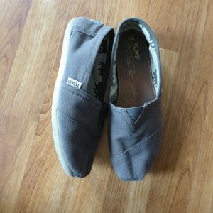Gray Toms size 7.5